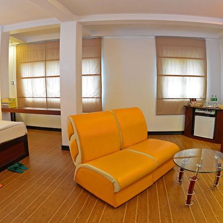Clover Hotel Yangon Exterior photo