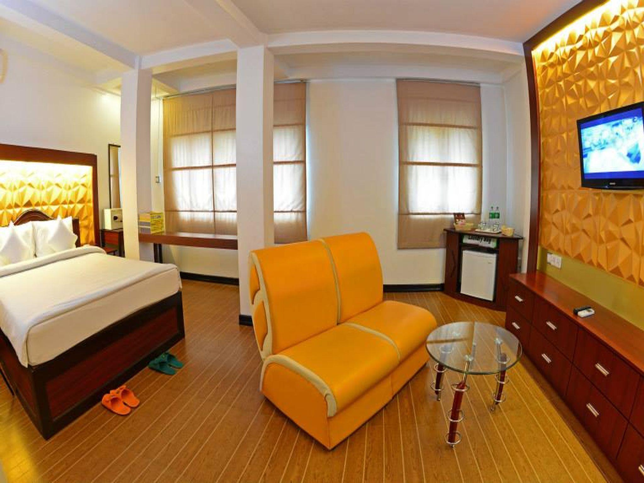 Clover Hotel Yangon Exterior photo