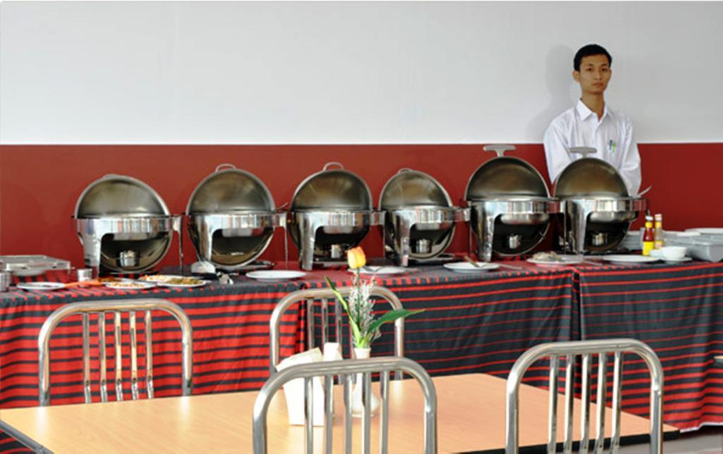 Clover Hotel Yangon Exterior photo