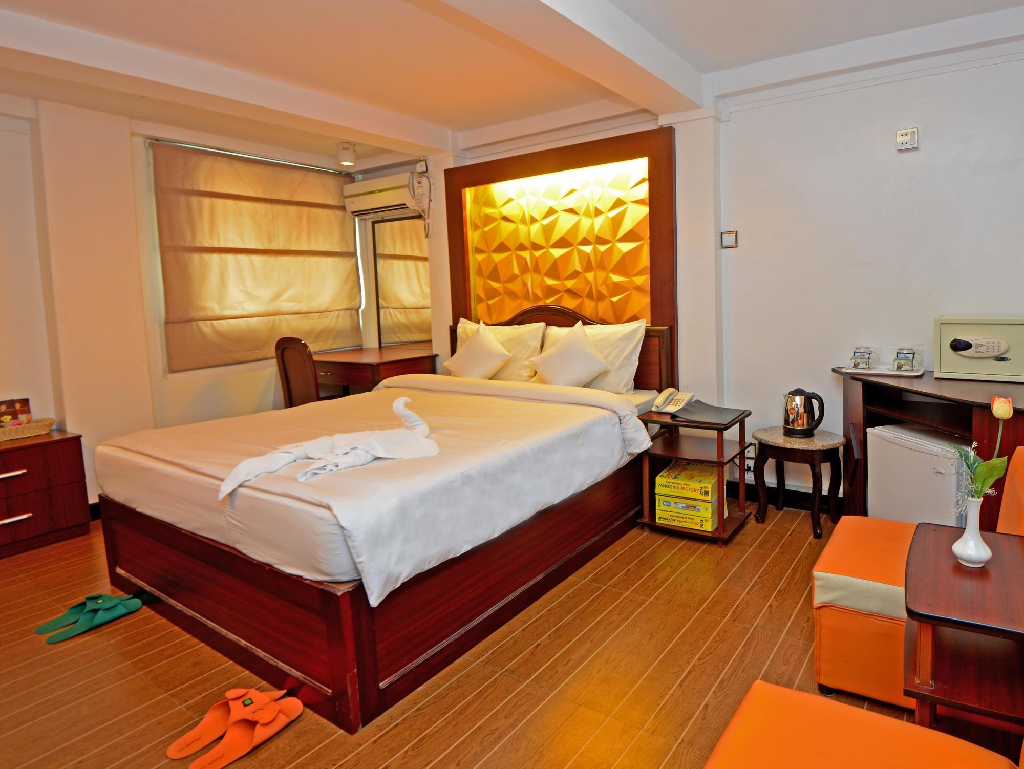 Clover Hotel Yangon Exterior photo