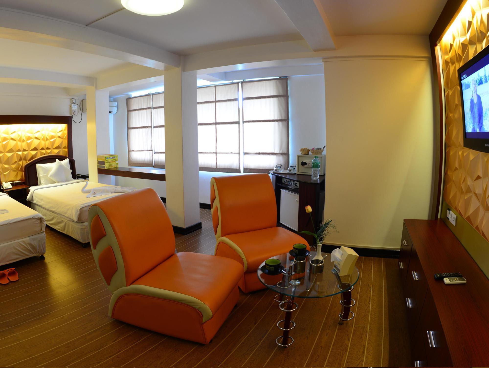 Clover Hotel Yangon Exterior photo