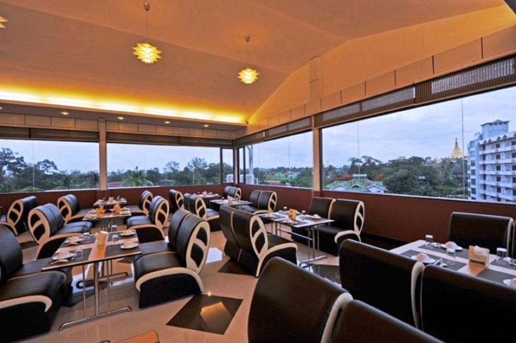 Clover Hotel Yangon Exterior photo