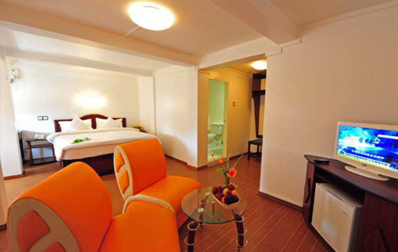 Clover Hotel Yangon Exterior photo