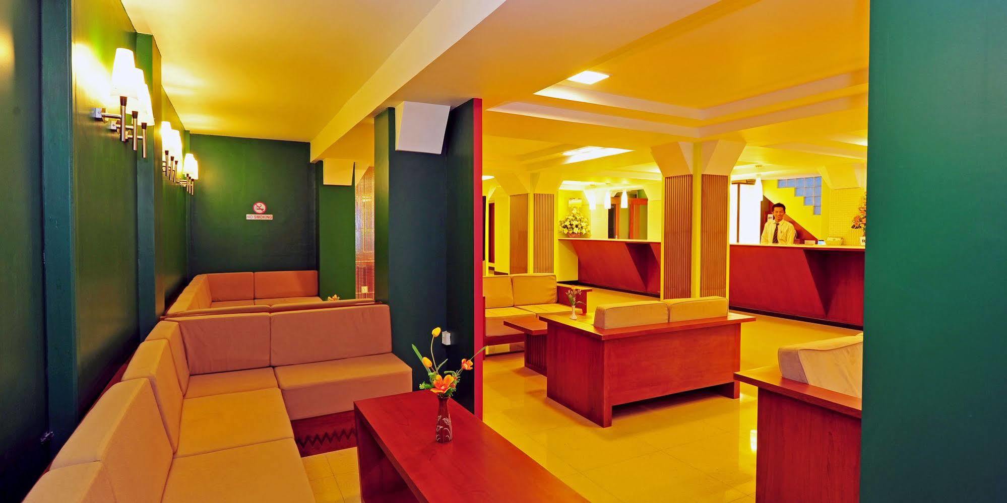 Clover Hotel Yangon Exterior photo