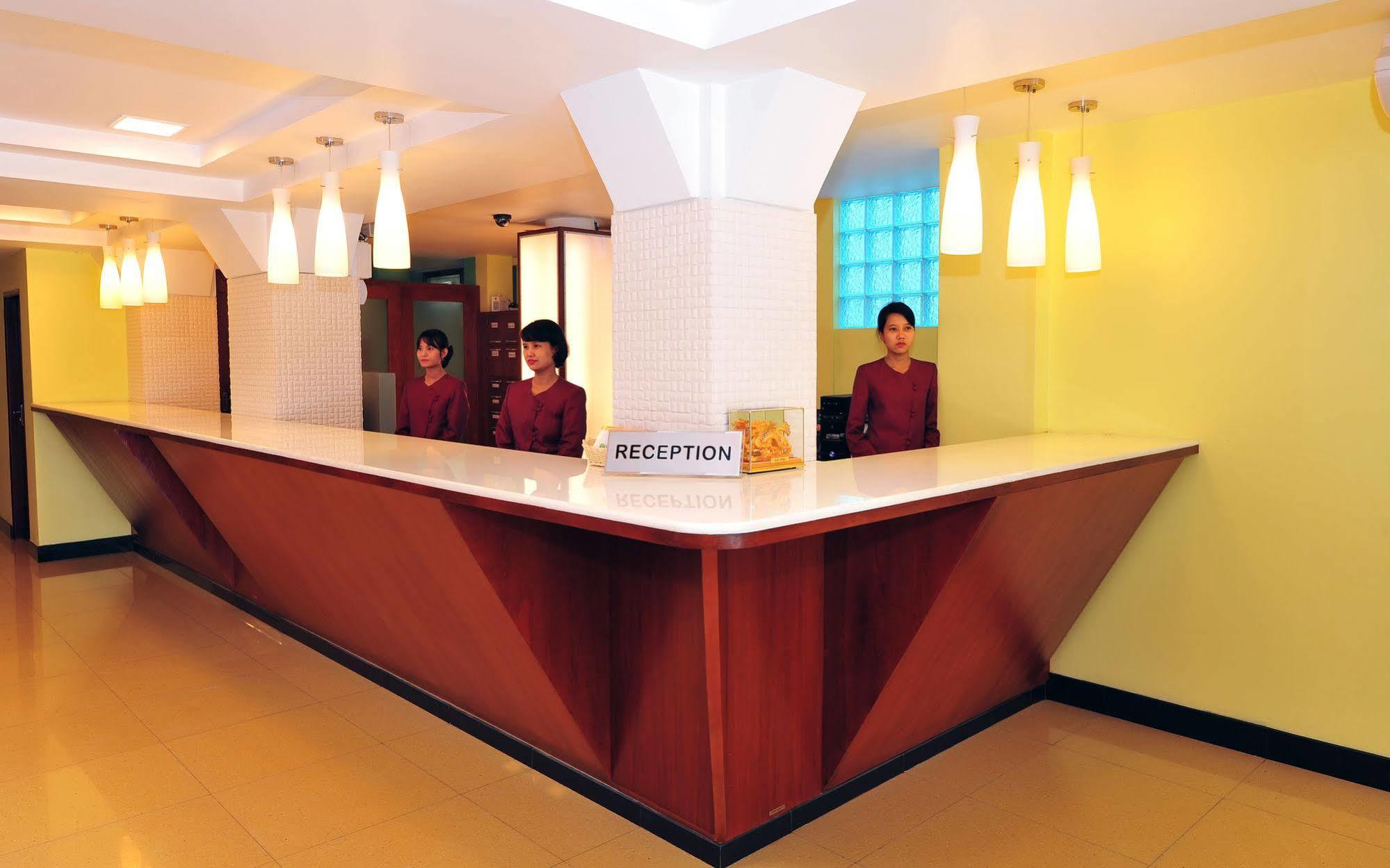Clover Hotel Yangon Exterior photo