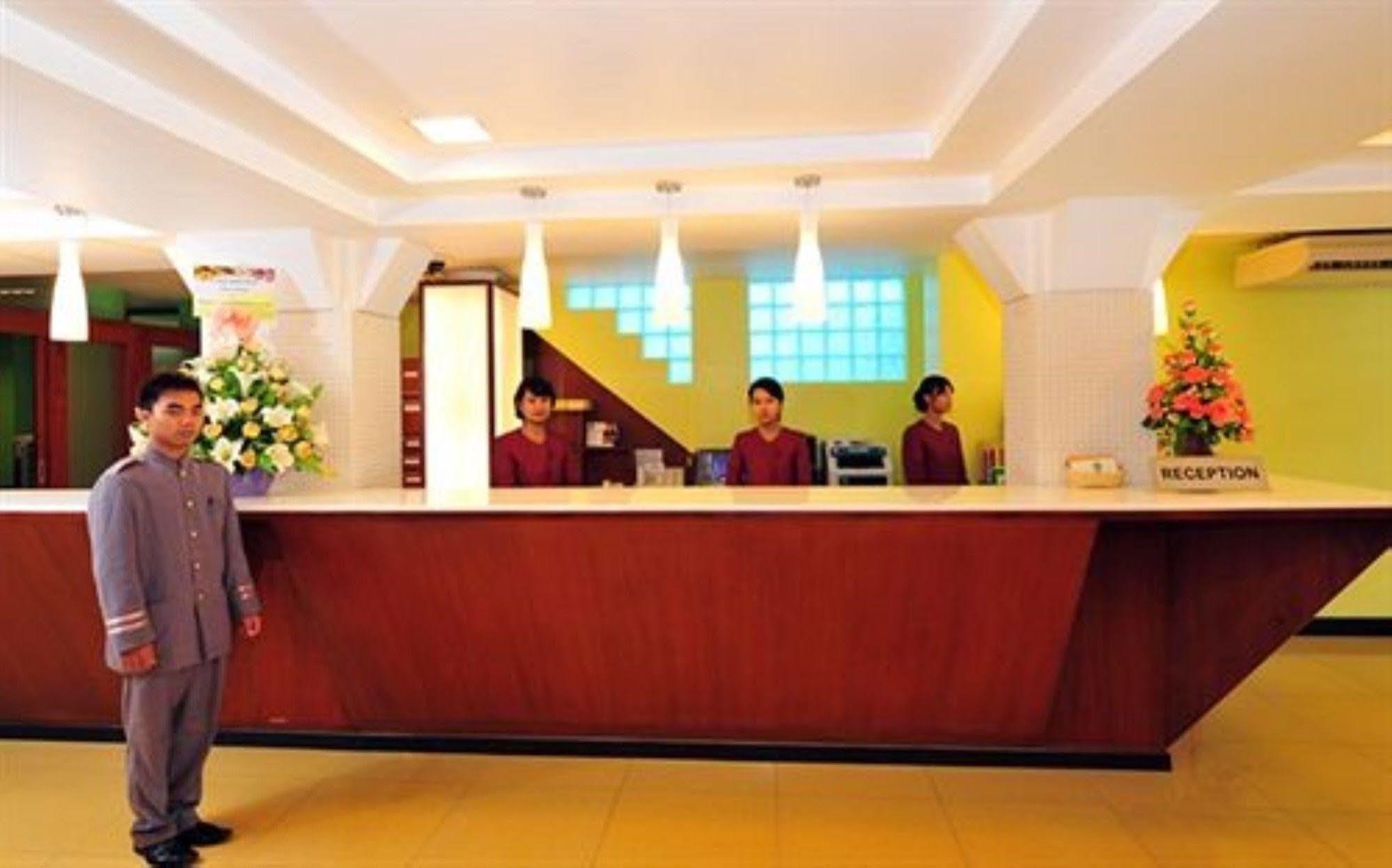 Clover Hotel Yangon Exterior photo