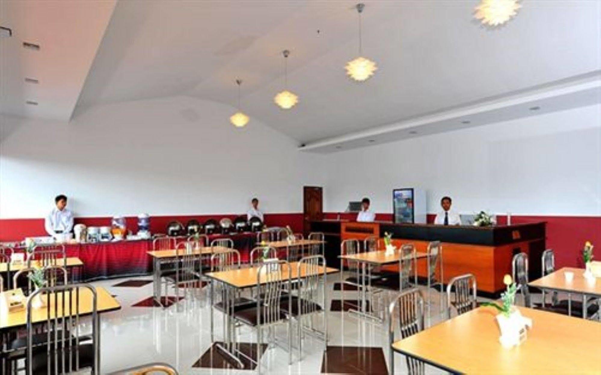 Clover Hotel Yangon Exterior photo